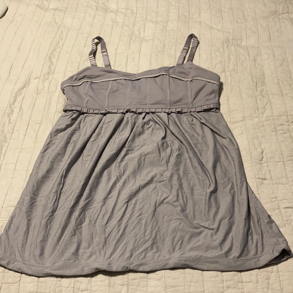 Lululemon tank with shelf bra
